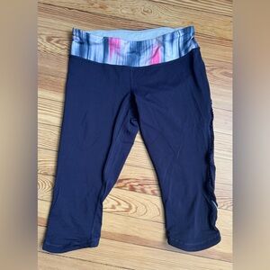 Lululemon Run Fast Free Ruffle Crop Leggings in Navy Size 6
